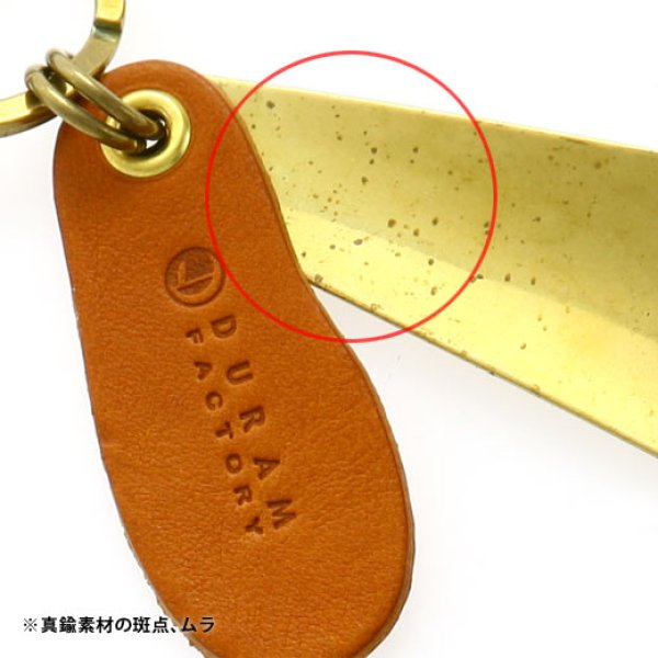 真鍮無垢なので斑点や傷、擦れなどがあります。