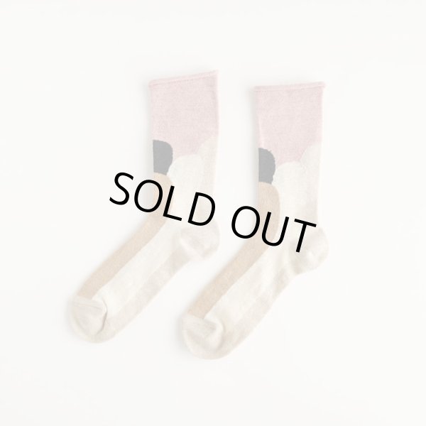 ピンクベージュ